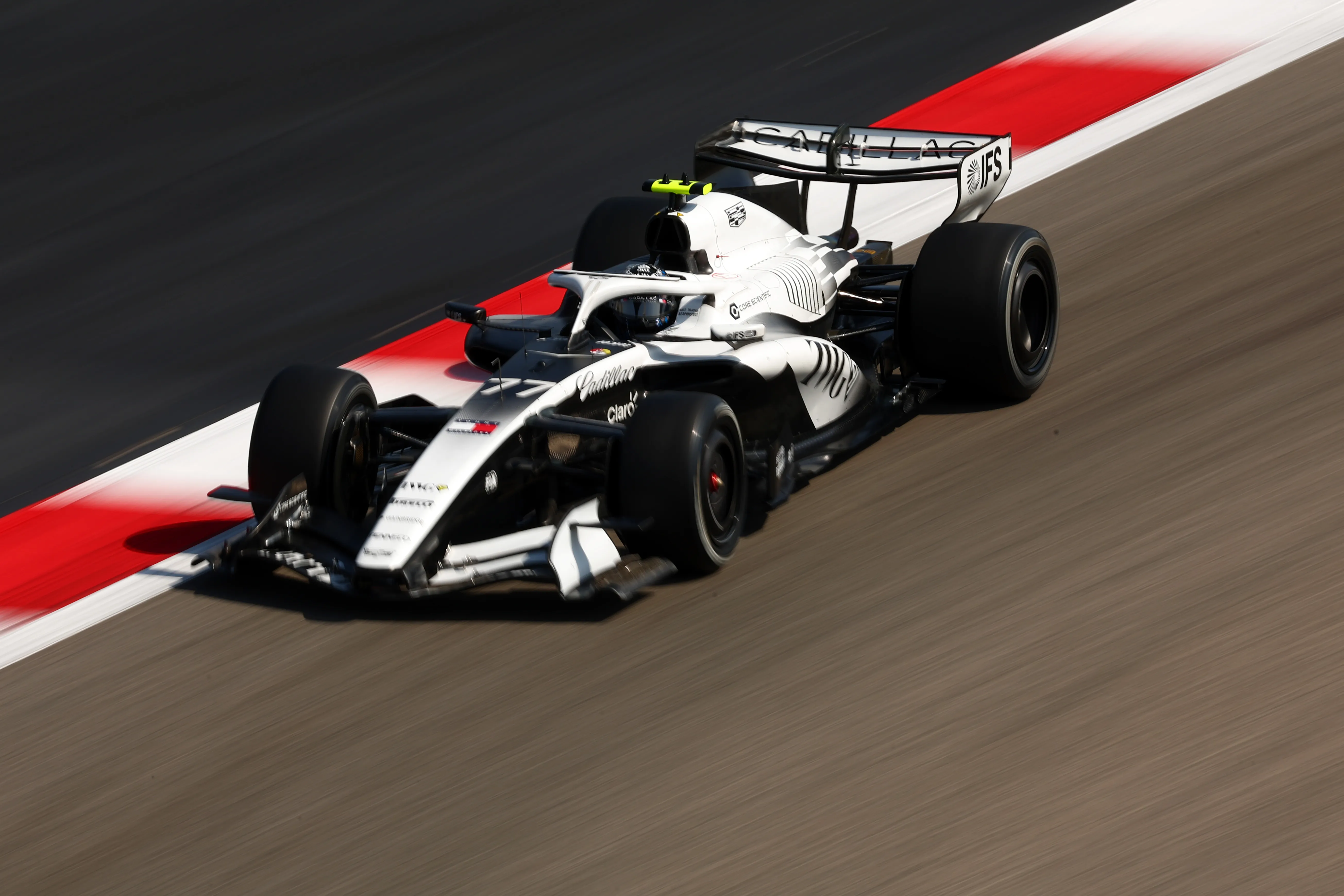 Valtteri Bottas con el nuevo coche de Cadillac (GETTY IMAGES)