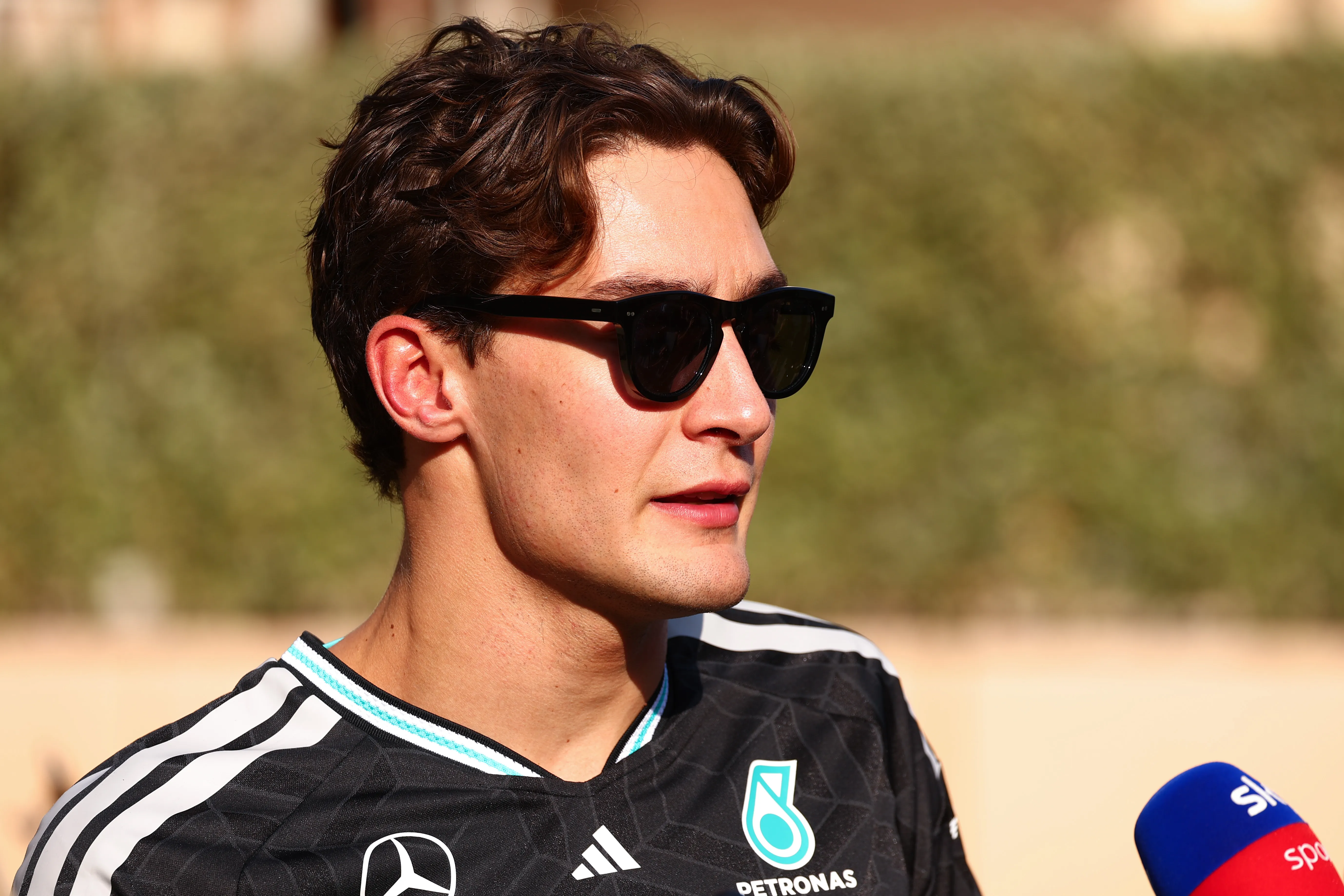 George Russell platicó con la prensa en Bahréin (GETTY IMAGES)