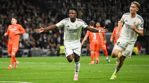 Vinicius marcó dos tantos de penal ante Real Sociedad