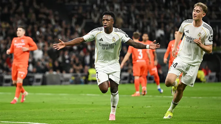 Vinicius marcó dos tantos de penal ante Real Sociedad
