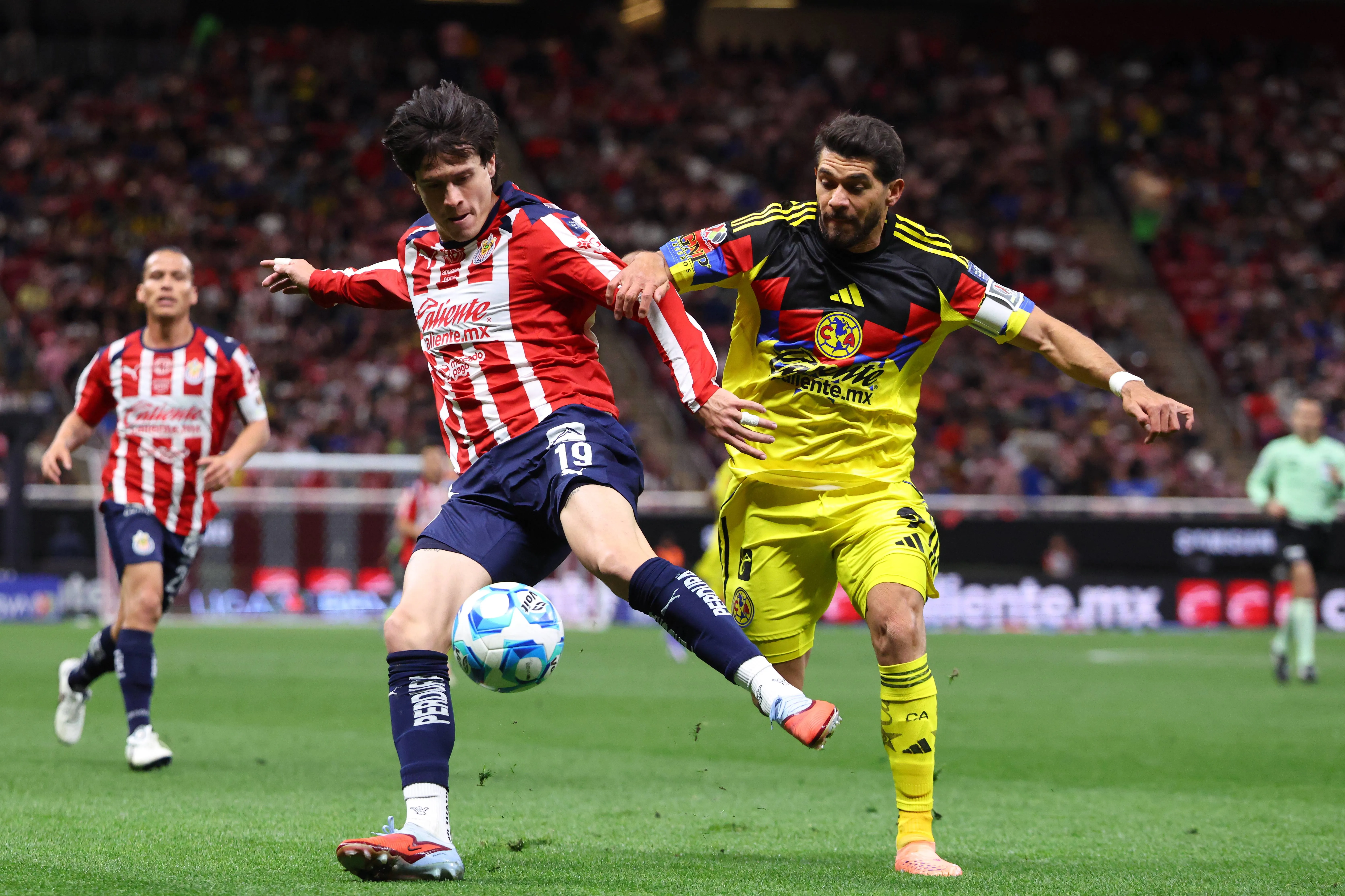 Henry Martín en el Clásico Nacional de este sábado (Getty Images)