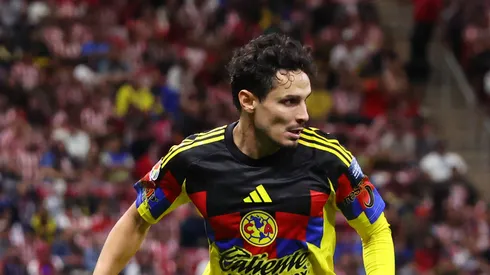 Raphael Veiga víctima de una burla post partido.