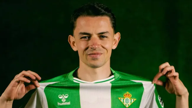 Álvaro Fidalgo brilla en Betis