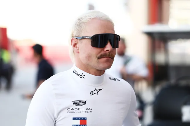 Valtteri Bottas con el mono de Cadillac en los test de pretemporada (GETTY IMAGES)