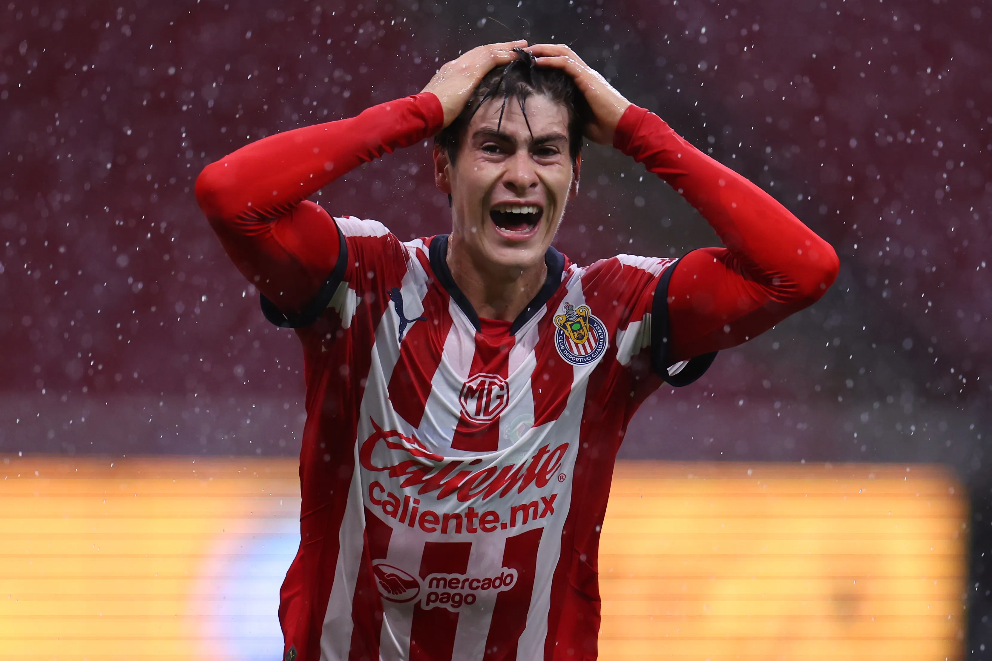 Armando González se queda en Chivas este semestre [Foto: Getty]