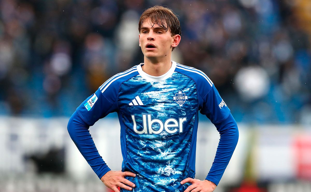 Chelsea Scout £90m Nico Paz After Man Utd Masterclass