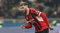 Santiago Giménez no será parte del duelo de Milan ante Parma