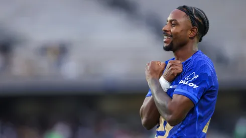 Angulo anotó dos goles ante Rayados.