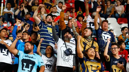 Afición de Pumas sobre el América.