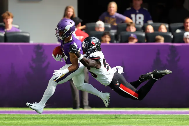 Rondale Moore en un partido entre Minnesota Vikings y Houston Texans (GETTY IMAGES)