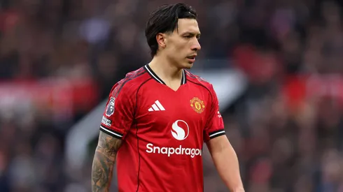 Lisandro Martínez no juega con Manchester United ante Everton