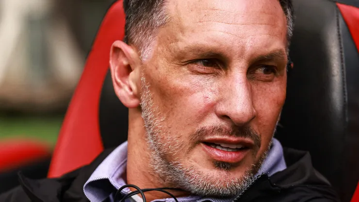 Chaco Giménez le da consejo a Gil Mora por su lesión