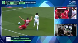 Ledezma bajó a Paulinho y el juez cobró penal.