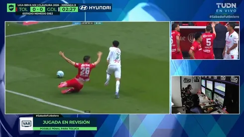 Ledezma bajó a Paulinho y el juez cobró penal.