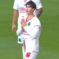 ¡Inédito! Hormiga González marcó un doblete en Toluca - Chivas y le anularon los dos