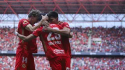 Toluca desbanca a Chivas como líder