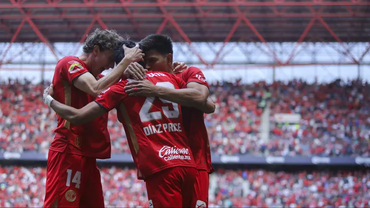 Toluca desbanca a Chivas como líder