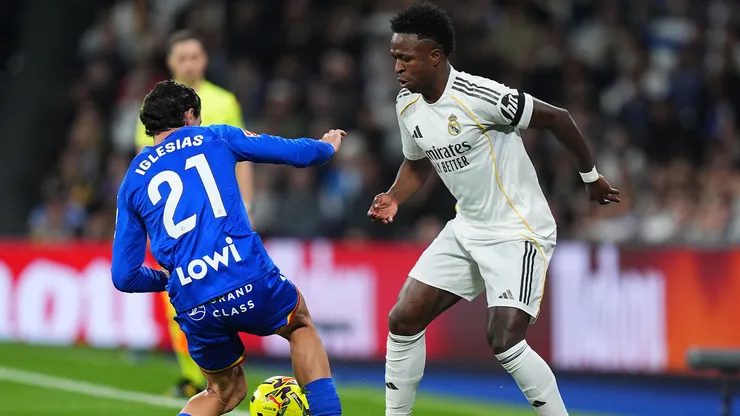 Vinicius intenta un regate en Real Madrid vs. Getafe