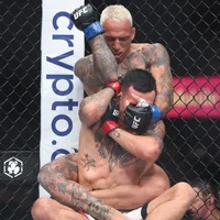 Así quedó el ranking de UFC tras la victoria de Charles Oliveira sobre Max Holloway