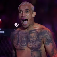 ¿Cuánto dinero ganó Charles Oliveira por vencer a Max Holloway en UFC 326?