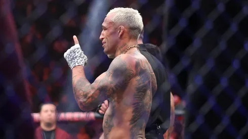 Charles Oliveira tiene claro su futuro tras vencer a Max Holloway en UFC 326.