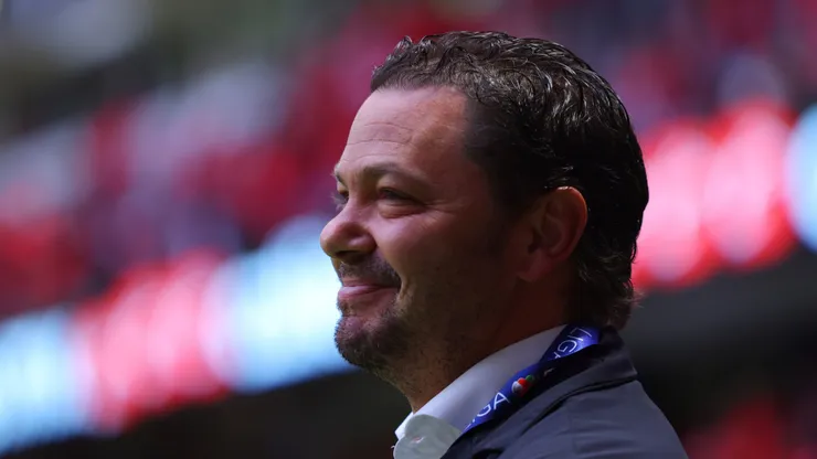 Santiago Baños revela que seguirá en América.