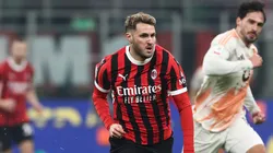 Santiago Giménez no será parte del duelo de Milan ante Inter por la Serie A 2025-26