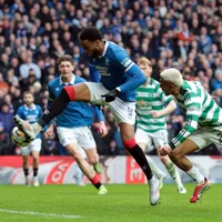 La burla de Julián Araujo a aficionado del Rangers