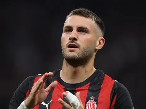 Santiago Giménez podría salir del Milan: 30 millones y ofertas de Inglaterra