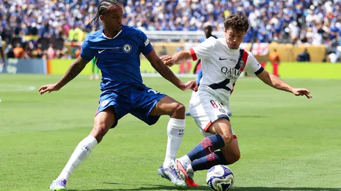 Joao Pedro y Joao Neves, disputan el balón en la final del Mundial de Clubes