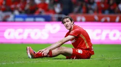 Marcel Ruiz se retiró del campo de juego por una lesión en la rodilla.