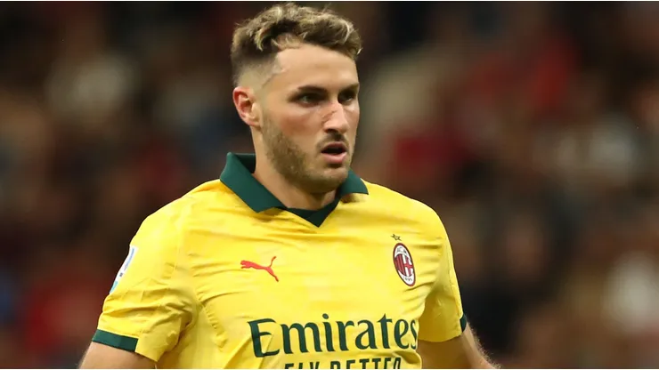 Santi Giménez no juega ante Lazio.