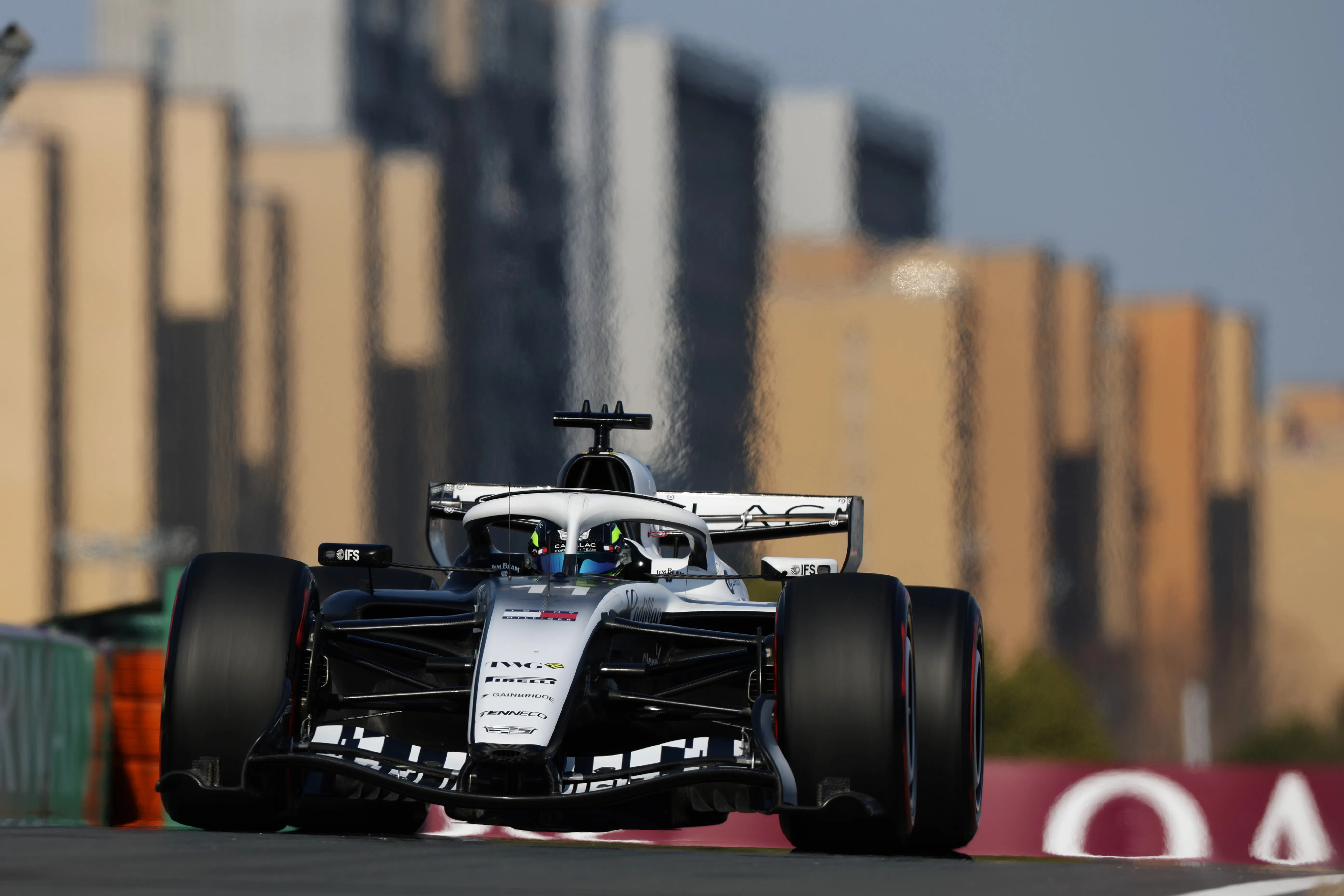 Checo Pérez finalizó décimo quinto en el Gran Premio de China (Getty Images)