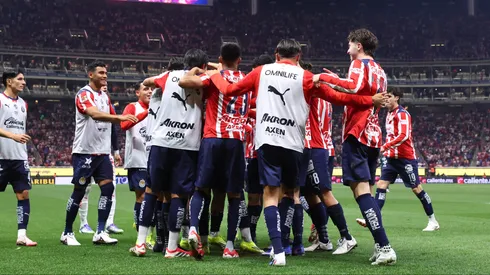 Chivas goleó en casa y se prendió en el torneo.
