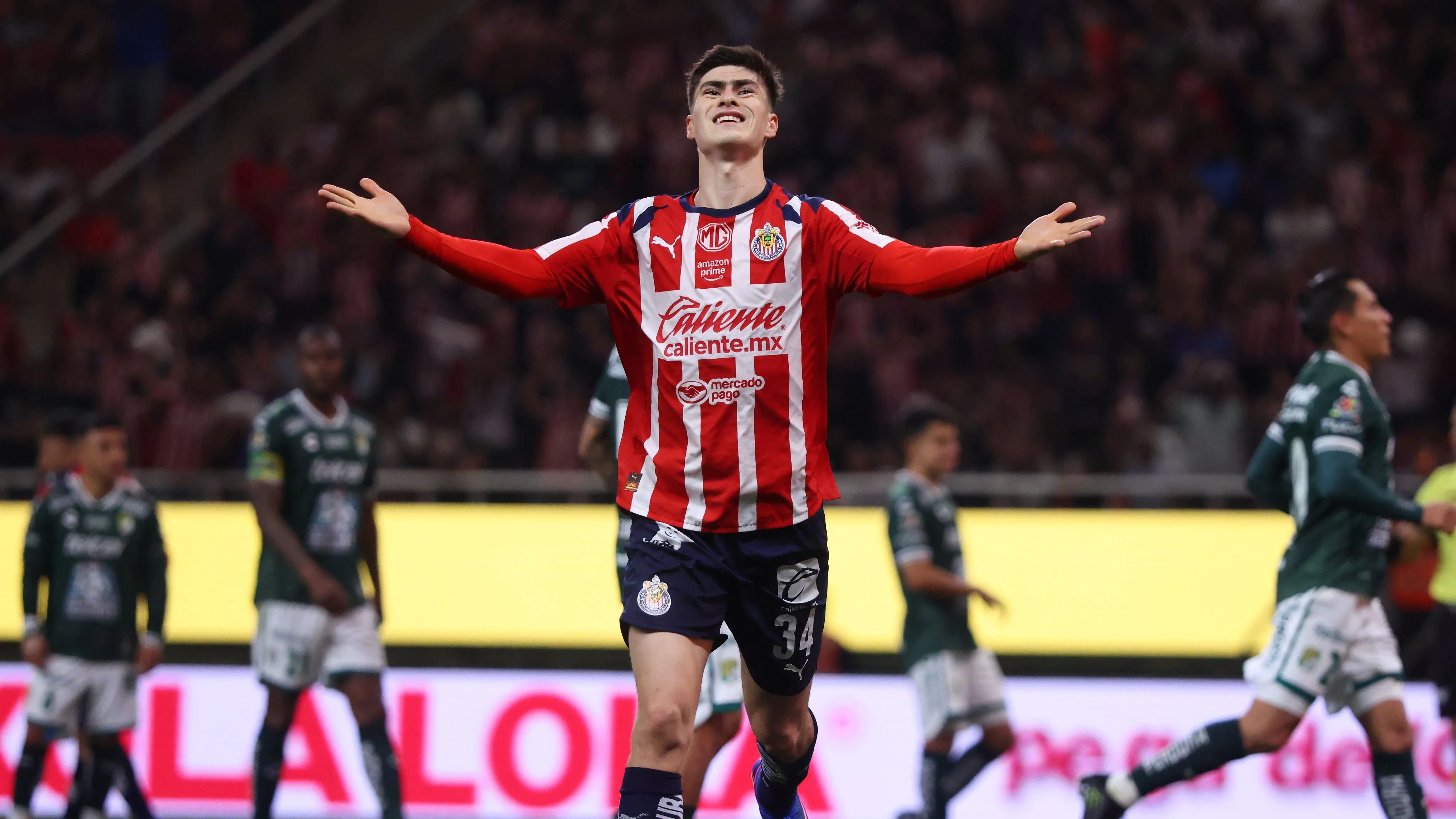 Chivas disfruta el presente goleador de Armando González [Foto: Getty]