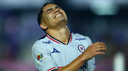 Traspié nocturno para Cruz Azul en El Encanto.