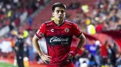 Sebastián Abreu y fisioterapeuta de Gilberto Mora adelantaron cuándo podría volver a jugar con Xolos