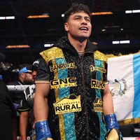 Atento Canelo Álvarez: el nuevo campeón del mundo que busca complicar los planes del mexicano