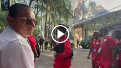 El chófer de Nueva Caledonia se mostró sorprendido por un gesto inesperado de los jugadores.