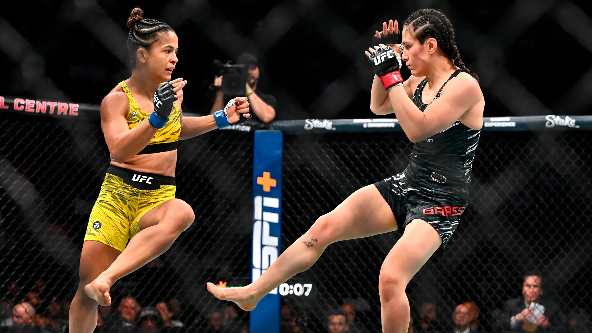Alexa Grasso tuvo su última pelea ante Natalia Silva. (GETTY IMAGES)