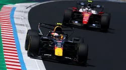 Lewis Hamilton persigue a Isack Hadjar en el GP de Japón 2026