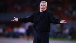 Javier Aguirre se enfurece en la entrada al Estadio Banorte