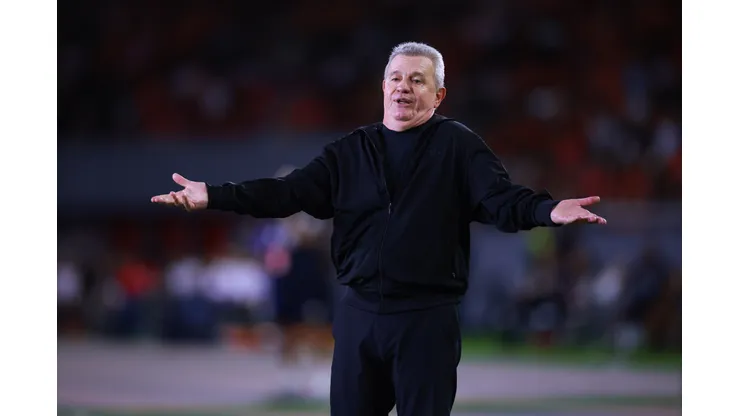 Javier Aguirre se enfurece en la entrada al Estadio Banorte
