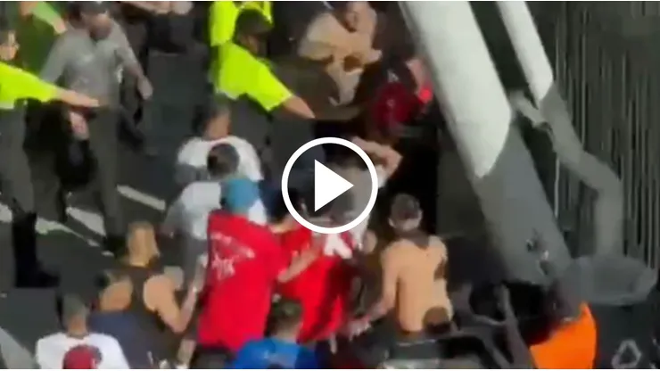 Las aficiones de Chivas y Atlas protagonizaron una batalla campal en Estados Unidos