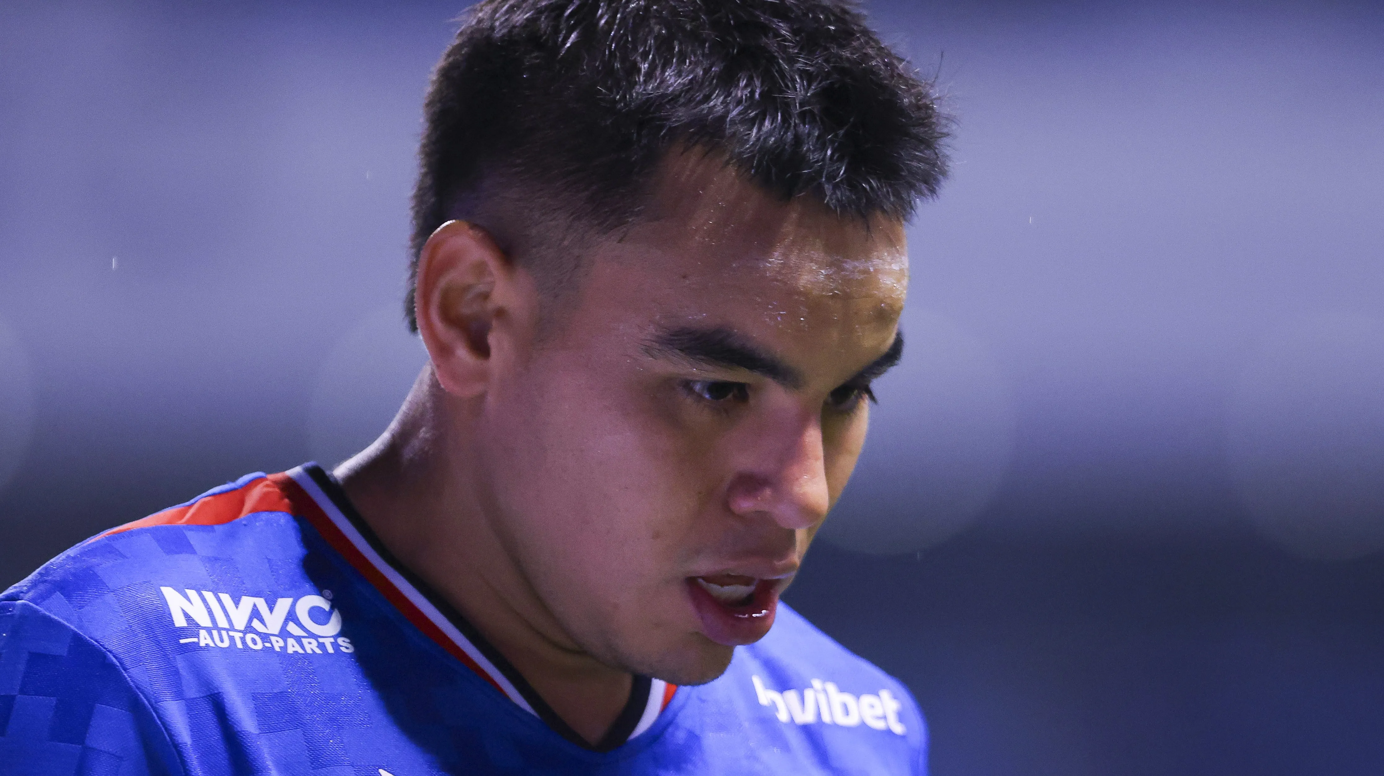 Cruz Azul consuela a Charly tras la noticia [Foto: Getty]