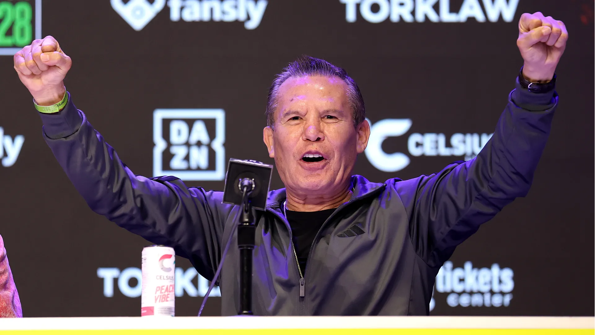 Julio César Chávez arremetió de dura manera contra Turki Al-Alshikh.