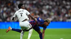 Vini Jr le habla a Lamine Yamal.