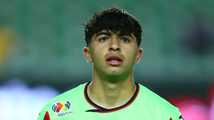 América y Rayados pelean por Denzell García.