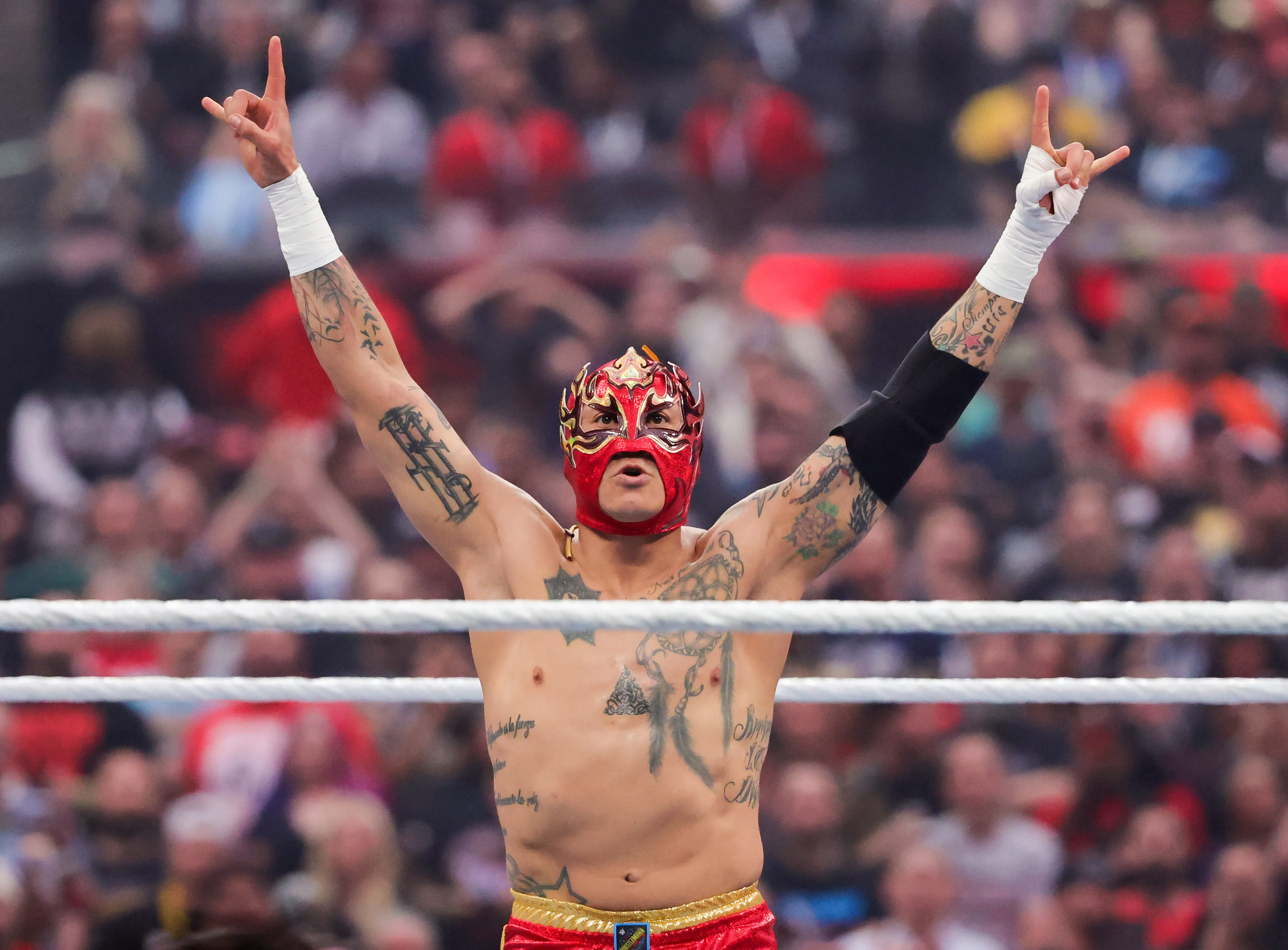 Rey Fenix posa en WrestleMania 41 (Getty Images)