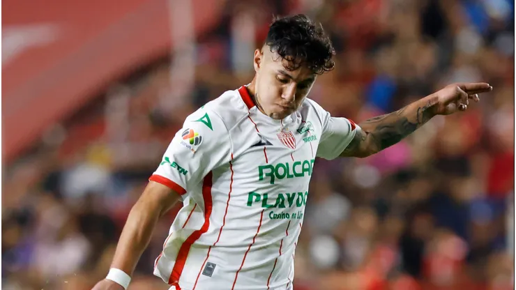 Emilio Lara tuvo extraña caída en el Estadio Corregidora